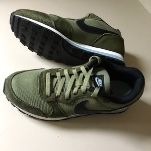 nike md runner 2 green